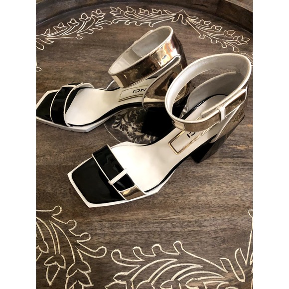 Vinci Black and White Block Heel Sandal - Picture 2 of 5